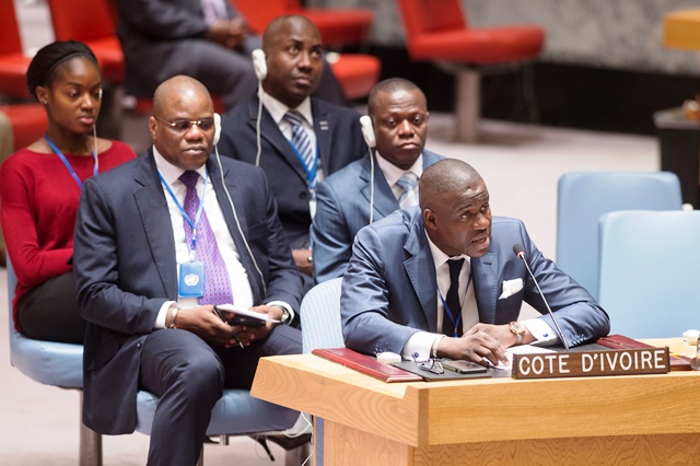 Elections générales d’Octobre 2015 : malgré les progrès indéniables accomplis par le Gouvernement, le Conseil de sécurité maintient les mesures d’interdictions des transferts d’armes lourdes en direction de la Côte d’Ivoire jusqu’au 30 avril 2016.