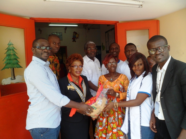 L’Interact club d’Abidjan – Cocody offre des dons à la Pouponnière Marie Thérèse Houphouët Boigny d’Adjamé