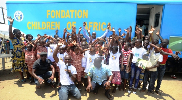 Femua 2016 : Des centaines d’enfants prennent d’assaut le Bibliobus de la Fondation Children Of Africa
