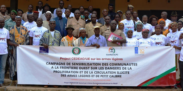 LES FRONTIERES DU LIBERIA ET DE LA GUINEE SENSIBILISEES AU DEPOT VOLONTAIRE DES ARMES.