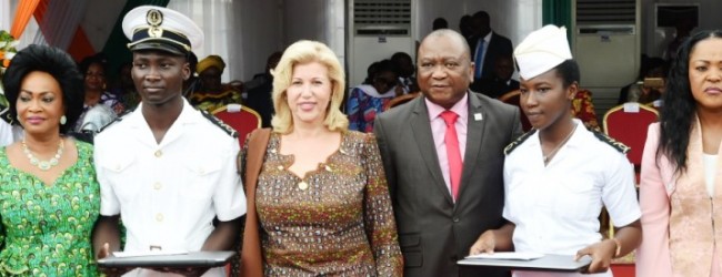 Education:Dominique Ouattara prime les meilleurs élèves de l’Académie Régionale des Sciences et Technique de la Mer