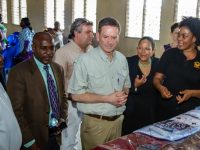 ﻿Autonomisation et inclusion politique et des femmes:  L’Administrateur de USAID en visite à Abobo
