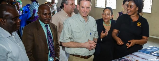 ﻿Autonomisation et inclusion politique et des femmes:  L’Administrateur de USAID en visite à Abobo