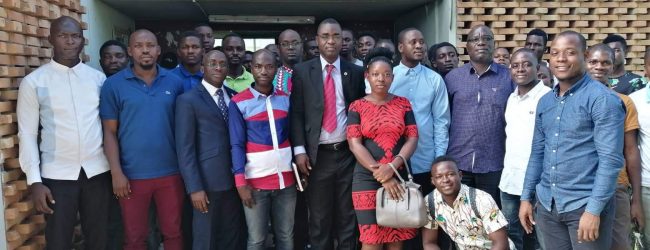 Le président de la fédération des réseaux ivoirien des consommateurs de côte d’Ivoire (FRIC) a fait un important don d’Ouvrages littéraires aux étudiants de l’université Félix Houphoueth Boigny d’Abidjan-Cocody