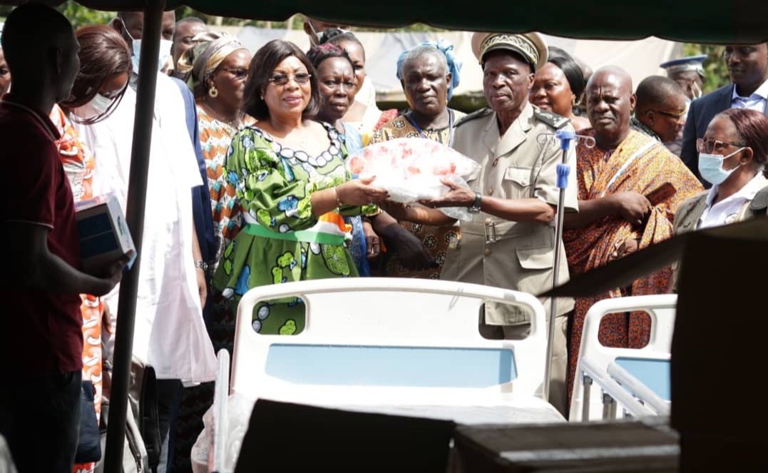 Côte d’Ivoire / Guitry:Le Député-maire YAO Patricia équipe des centres de santé