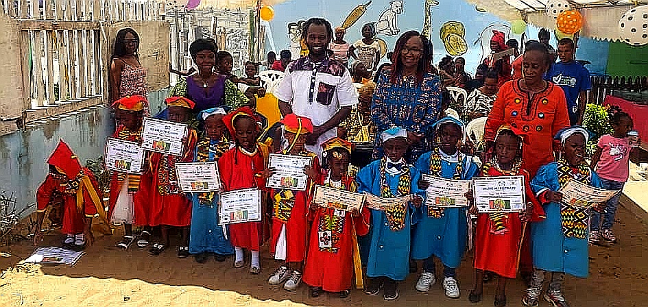 FÊTE DE FIN D’ANNÉE AVEC LES PETITS ENFANTS DE LA MATERNELLE >