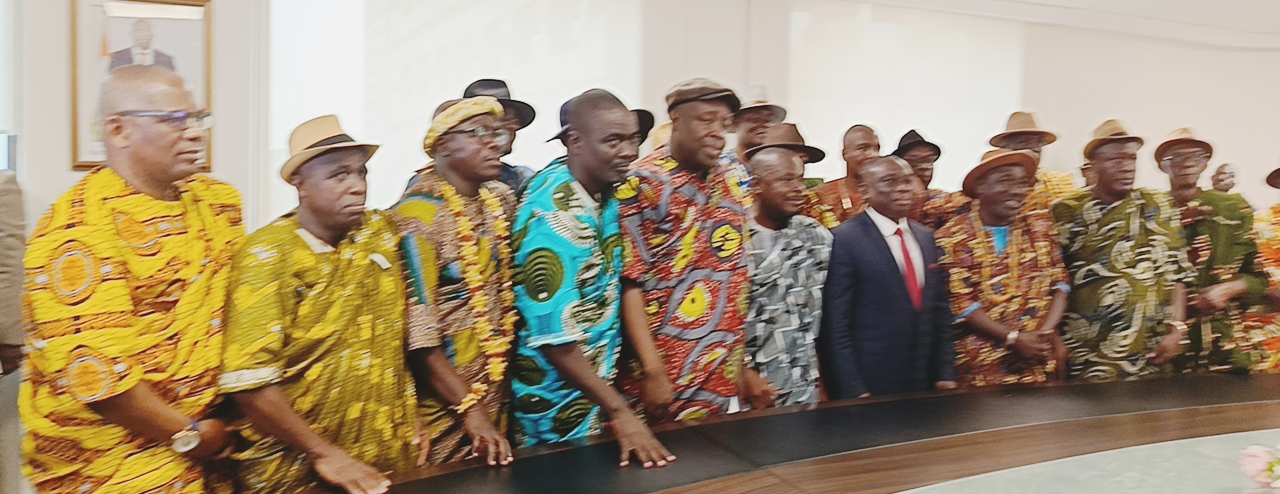 Côte d’Ivoire/Réconciliation et Cohésion Nationale :Le Ministre Kouadio Konan Bertin rencontre le Collectif des Chefs TCHAGBAS