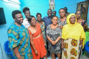 Municipales : la visite-surprise de Bictogo à des familles d’Andokoi-Yopougon