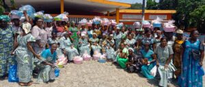 Société: Le Premier Ministre Robert Beugré Mambé cadeaute 300 femmes Atchan en vivres
